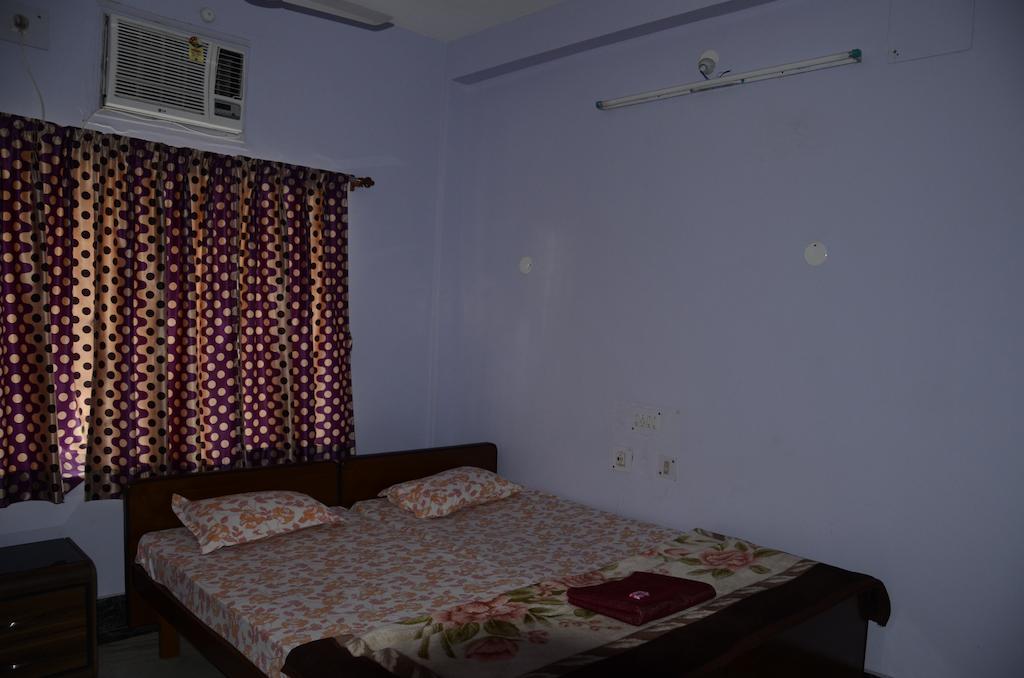 Kim Lawn Guest House Kolkata Room photo